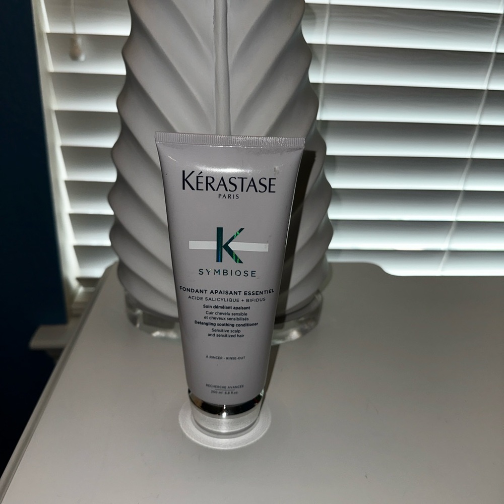 Kerastase Symbiose Conditioner - White and Green Accents